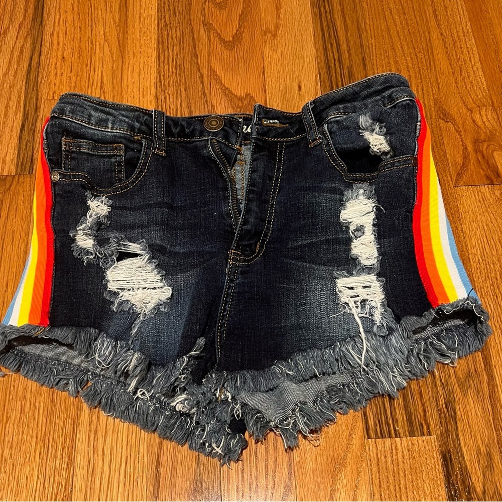 The cutest jean shorts